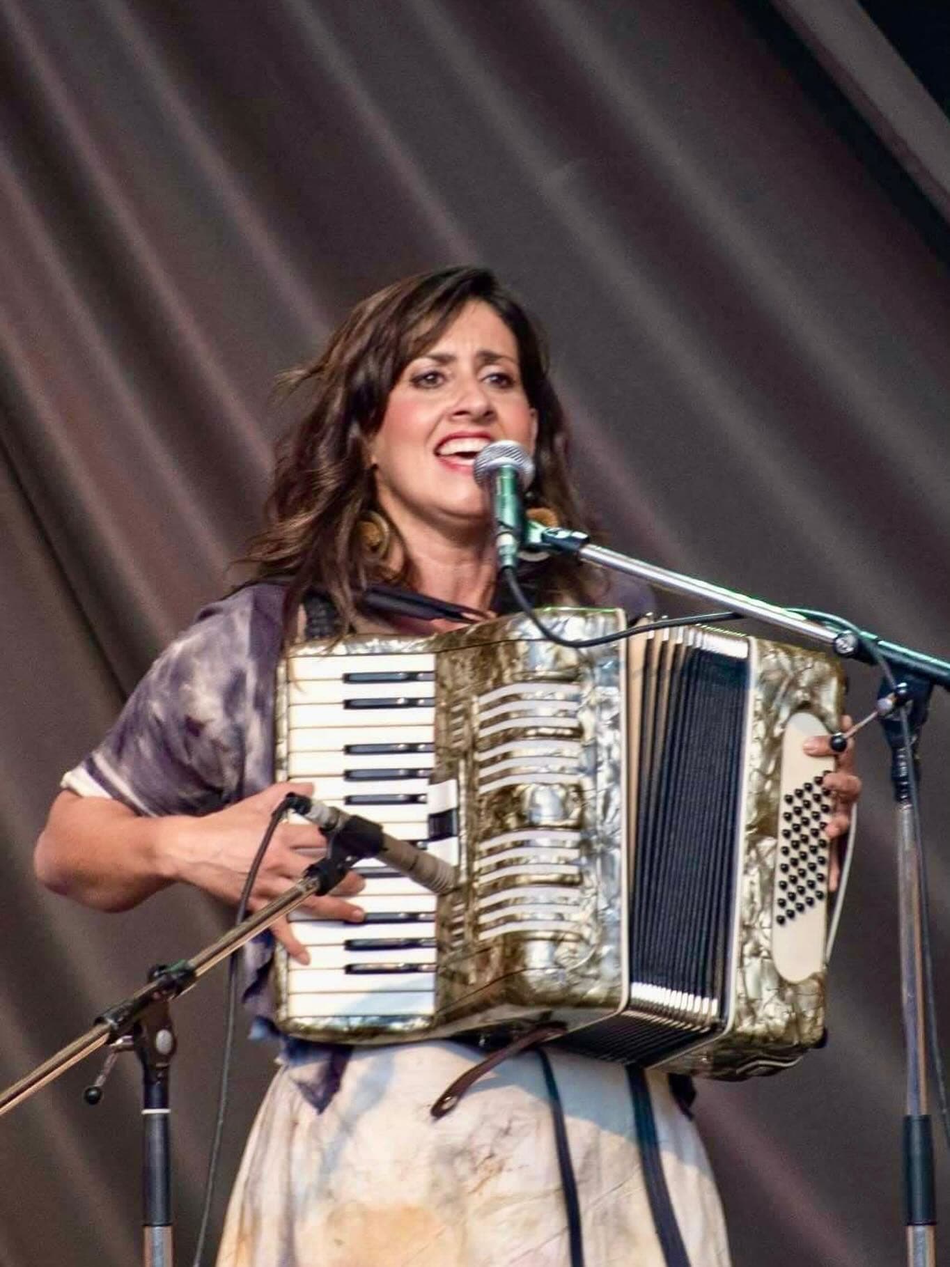 Brunella en escenario